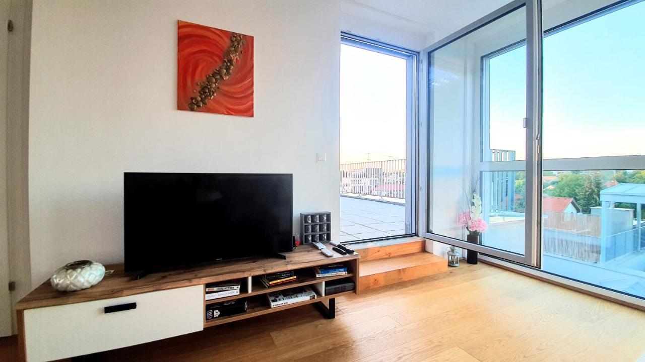 Rooftop Terrace, Free Garage Parking And Pool! Viena Exterior foto
